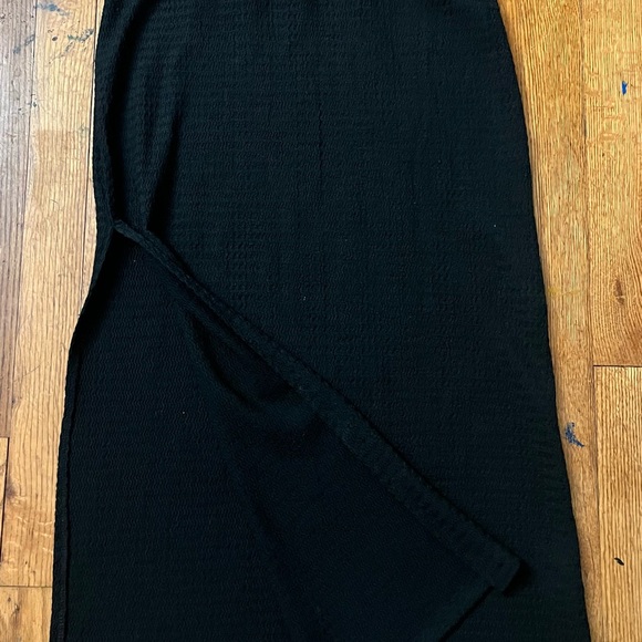 Black Ribbed Midi Skirt with Side Slit - Picture 2 of 3